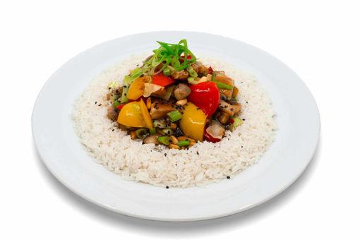 Obrázek Kung pao s vegan nudličkami, jasmínovou rýží, arašídy a sezamem